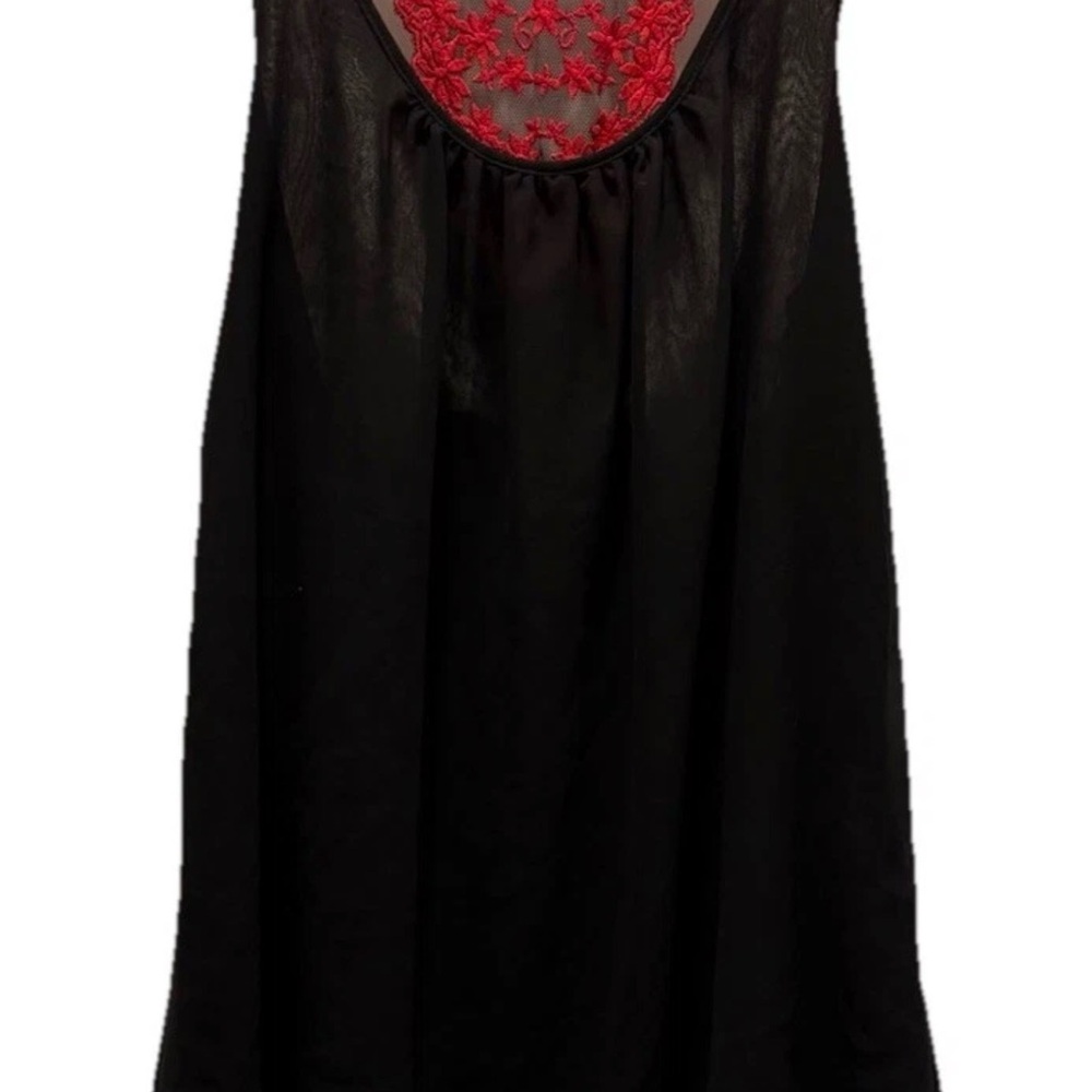 In Bloom by Jonquil Black Chemise with Red Lace. Accented with bow in back NWT